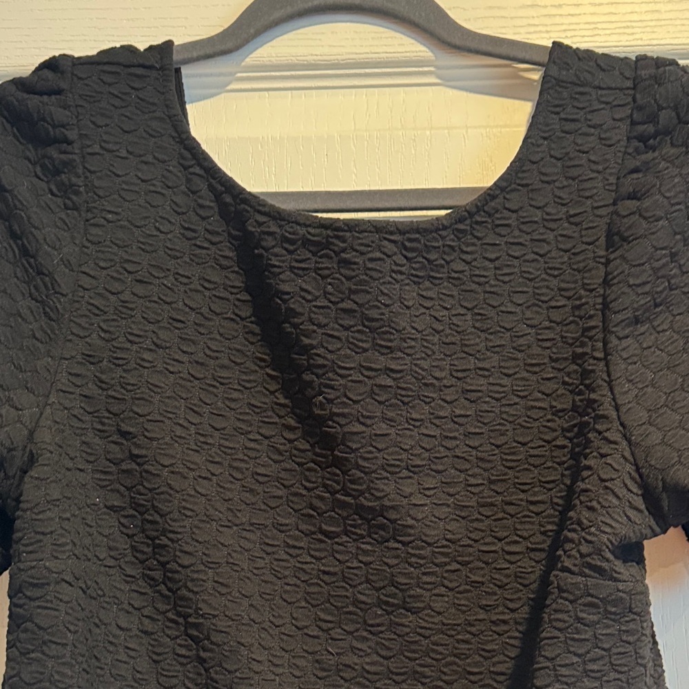 Elegant Black Textured Women's Blouse - Picture 3 of 8